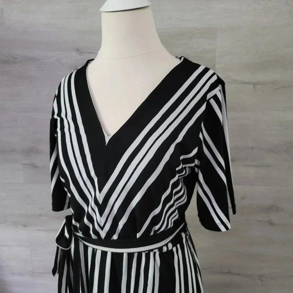 H&M Black White Striped Dress V-neck Size S Tie Wa - Picture 6 of 10